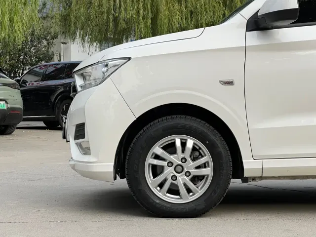 Wuling Hongguang — Фото автомобиля 10