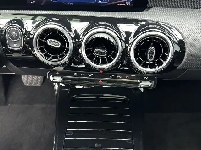 Mercedes-Benz A-Class — Фото автомобиля 14