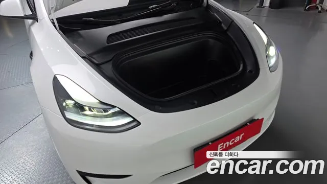 Tesla Model Y — Фото автомобиля 9