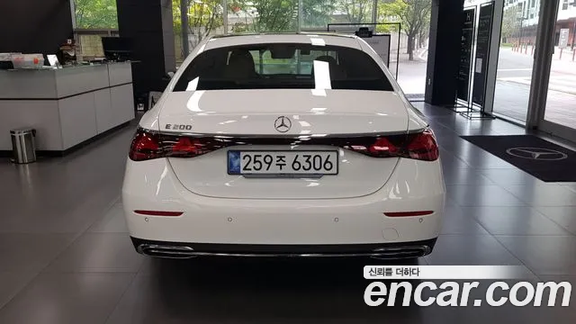 Mercedes-Benz E-Class — Фото автомобиля 6
