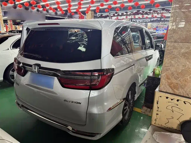 Honda Elysion — Фото автомобиля 11