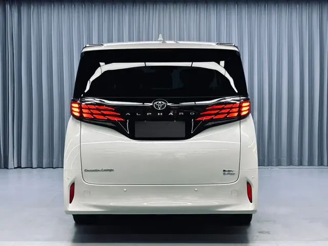 Toyota Alphard — Фото автомобиля 5