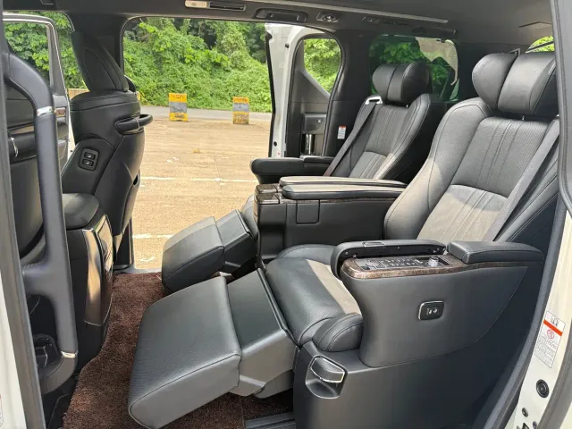 Toyota Alphard — Фото автомобиля 10