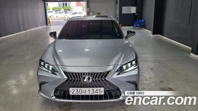 Фотография автомобиля — Lexus ES