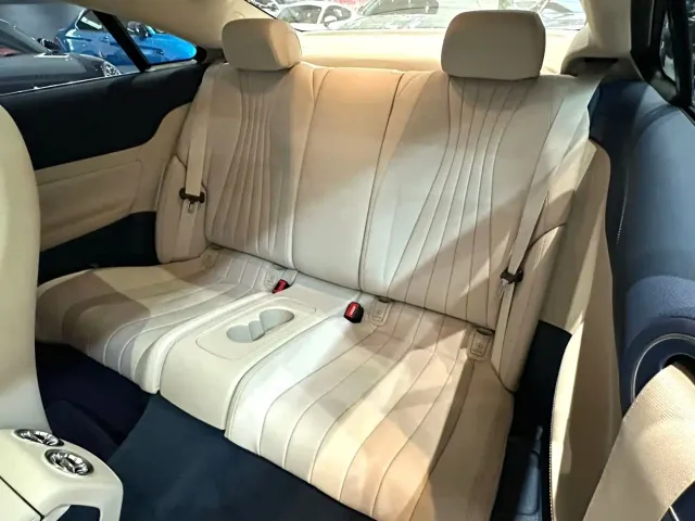Mercedes-Benz E-Class — Фото автомобиля 4
