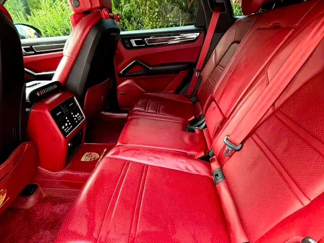 Porsche Cayenne — Фото автомобиля 12
