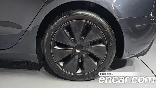 Tesla Model 3 — Фото автомобиля 20