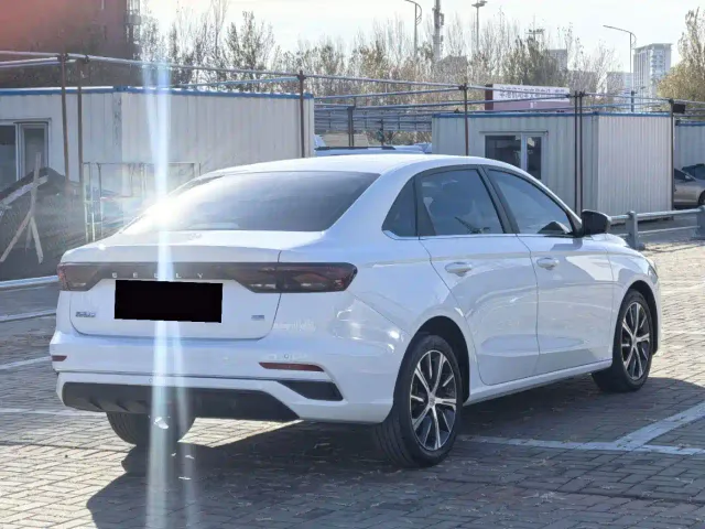 Geely Emgrand — Фото автомобиля 9