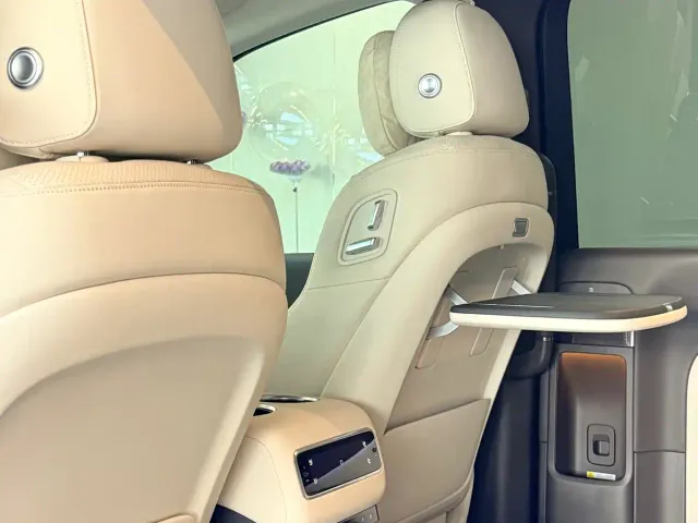 Li Auto MEGA — Фото автомобиля 18