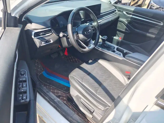 Geely Emgrand — Фото автомобиля 4