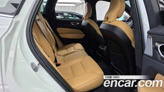 Volvo XC60 Generation 2 — Фото автомобиля 11