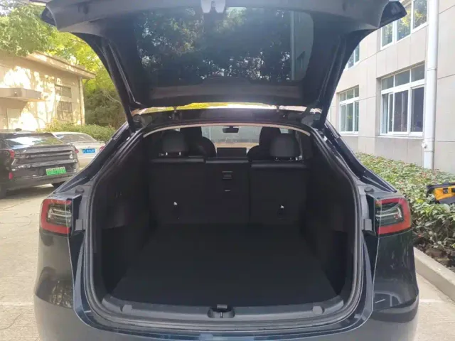 Tesla Model Y — Фото автомобиля 18
