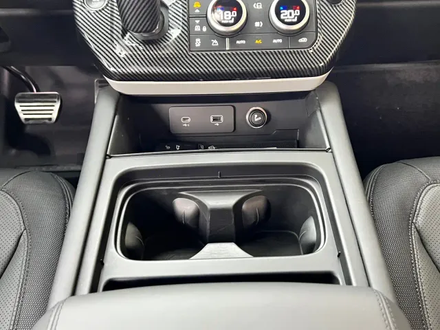 Land Rover Defender — Фото автомобиля 18