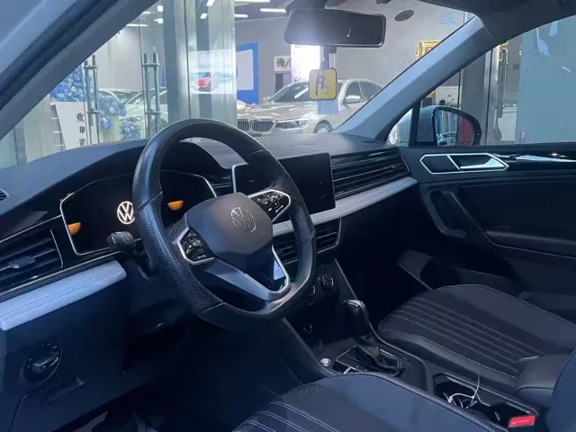 Volkswagen Tiguan L — Фото автомобиля 7