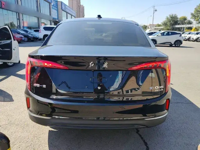 Hongqi E-QM5 — Фото автомобиля 5