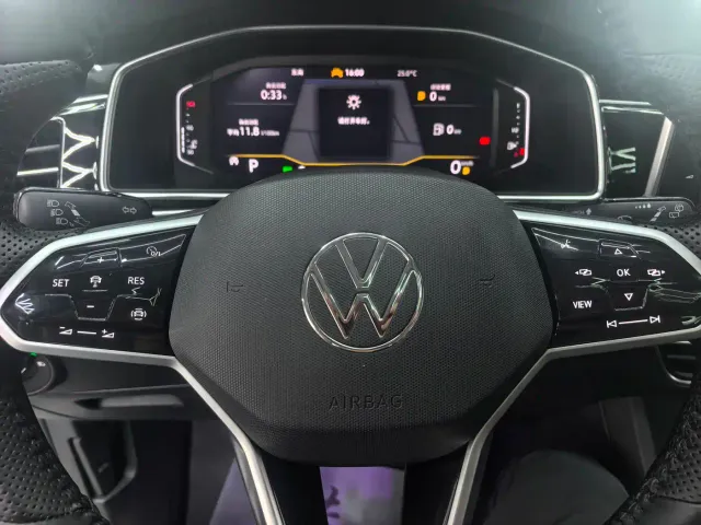 Volkswagen Tiguan L — Фото автомобиля 21