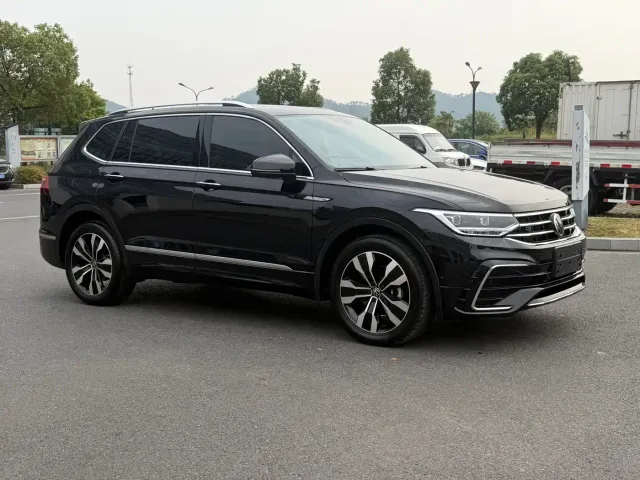 Volkswagen Tiguan L — Фото автомобиля 3