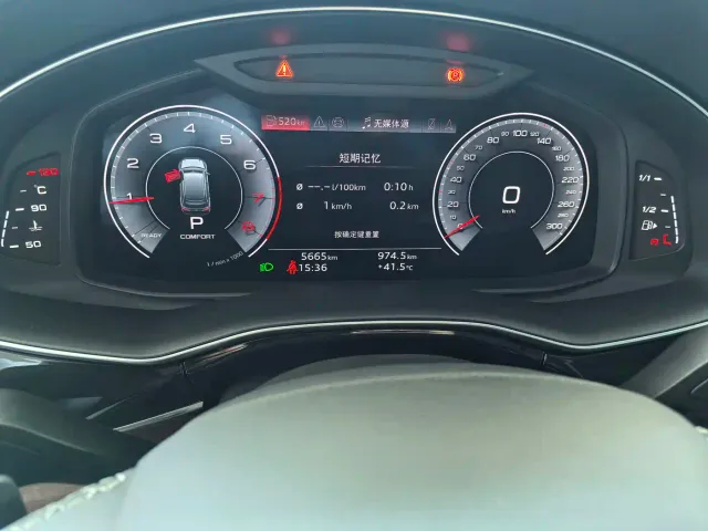 Audi Q7 — Фото автомобиля 11