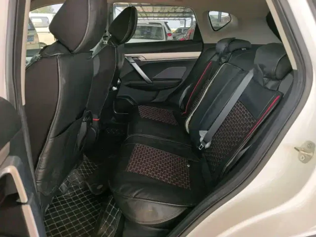 Geely Binyue — Фото автомобиля 16