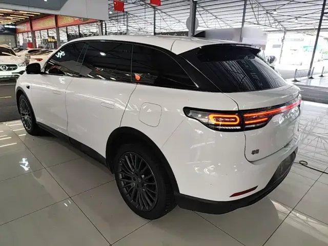 Leapmotor C11 — Фото автомобиля 4