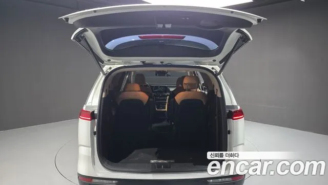 Kia Carnival Generation 4 — Фото автомобиля 20