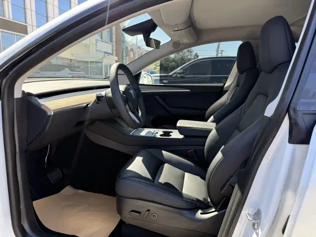 Tesla Model Y — Фото автомобиля 4
