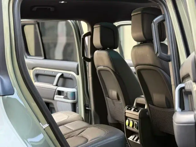 Land Rover Defender — Фото автомобиля 9