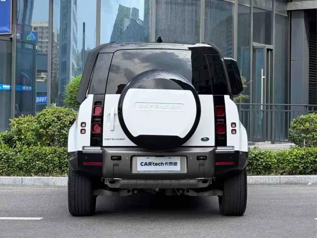 Land Rover Defender — Фото автомобиля 4