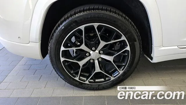 Jeep Cherokee — Фото автомобиля 5