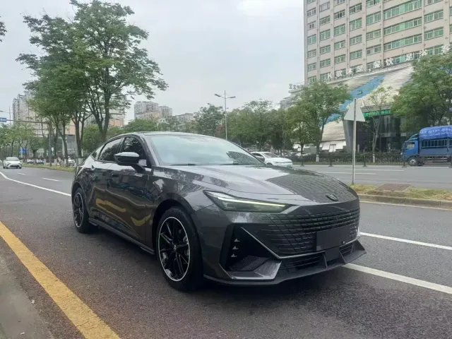 Changan UNI-V — Фото автомобиля 3