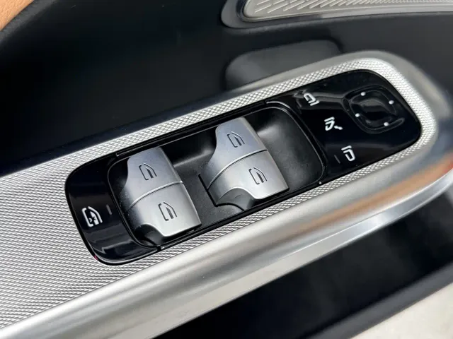 Mercedes-Benz E-Class — Фото автомобиля 18