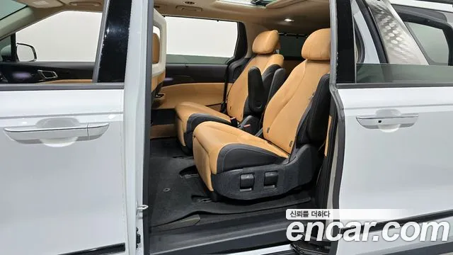 Kia Carnival Generation 4 — Фото автомобиля 12