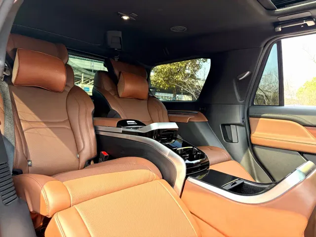 Lincoln Navigator — Фото автомобиля 18