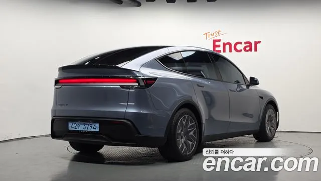 Фотография автомобиля — Tesla Model Y