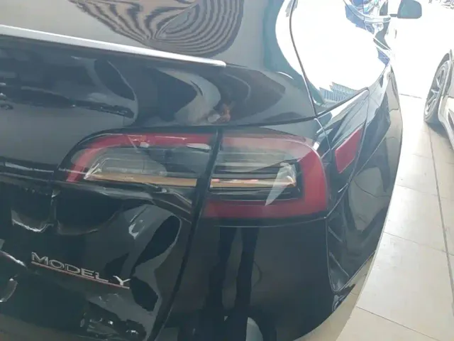 Tesla Model Y — Фото автомобиля 7