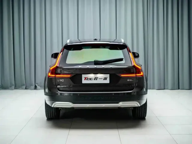 Volvo V90 — Фото автомобиля 9
