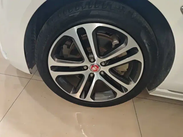 Jaguar XEL — Фото автомобиля 22