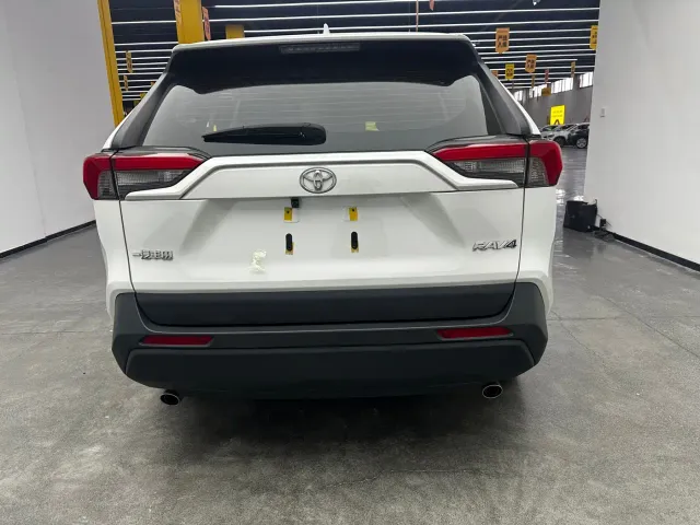 Toyota RAV4 — Фото автомобиля 11