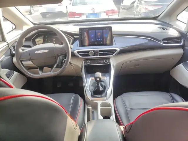 Maxus G50 — Фото автомобиля 9