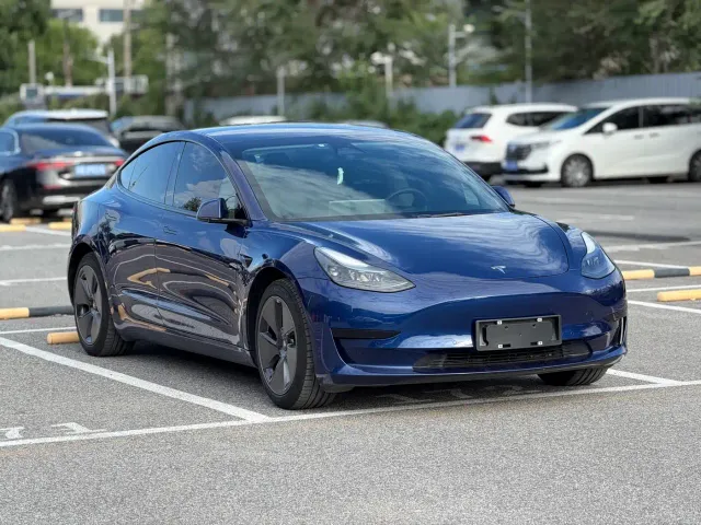 Tesla Model 3 — Фото автомобиля 3