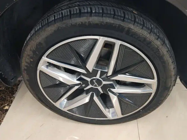 Roewe Whale — Фото автомобиля 6