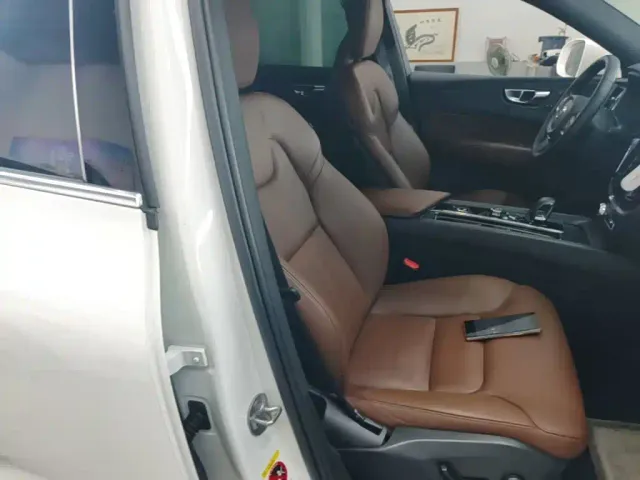 Volvo XC60 — Фото автомобиля 24