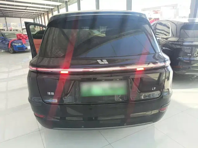 Li Auto L9 — Фото автомобиля 5