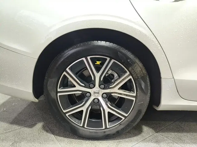Volvo S60 — Фото автомобиля 18