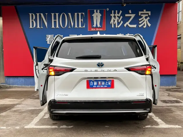 Toyota Sienna — Фото автомобиля 8