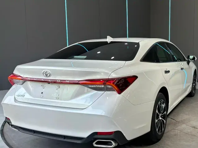 Toyota Avalon — Фото автомобиля 6