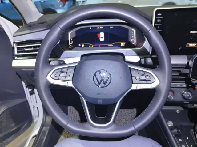 Volkswagen Lavida — Фото автомобиля 10