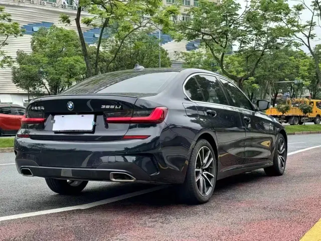 BMW 3 Series — Фото автомобиля 9