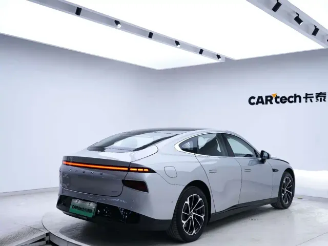 Xpeng P7 — Фото автомобиля 10