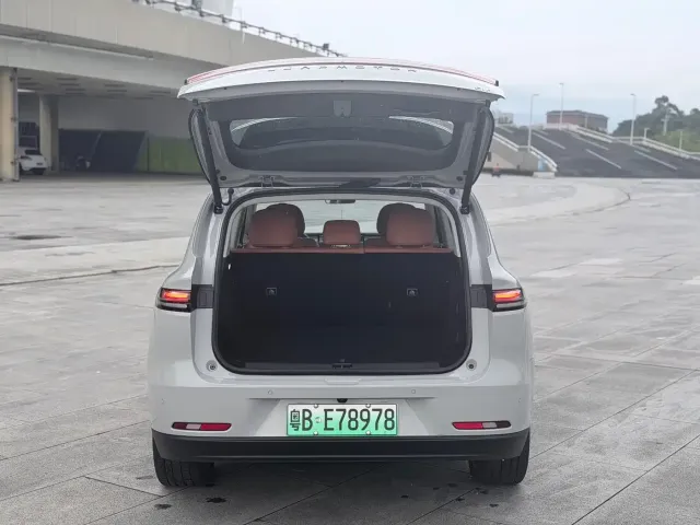 Leapmotor C10 — Фото автомобиля 10